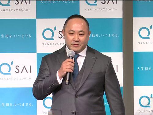 あいさつする佐伯澄社長